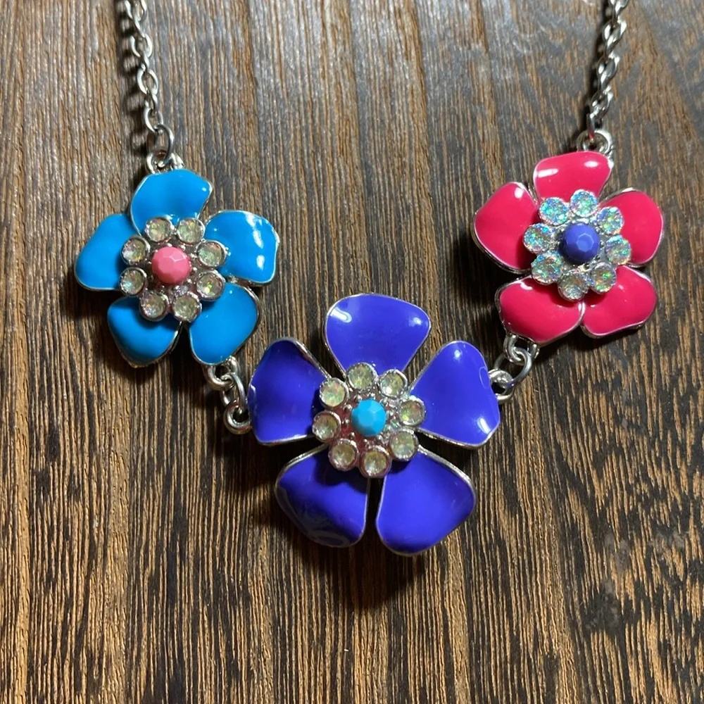 Lot of 4 kid’s jewelry. 3 necklaces & 1 bracelet - costume - great condition